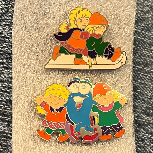 Set of 2 Olympic Mascot Pins - Picture 1 of 2